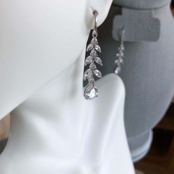 Leaf and Water Drop Shaped Dangle Earrings - Picture 1 of 4